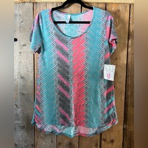 LuLaRoe Classic Tee size M with tags.